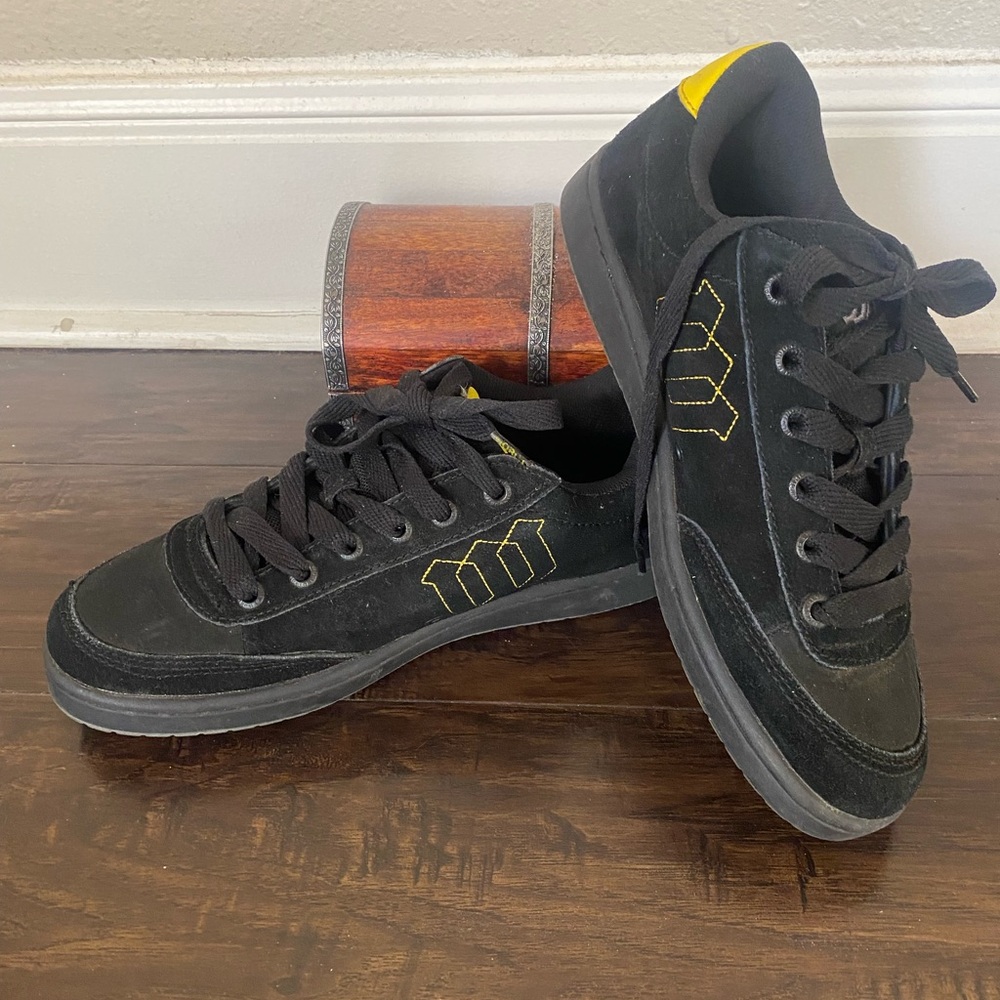 WORLD INDUSTRIES SKATE SHOES Size 9